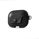 Twelve South Leather AirSnap Pro pour AirPods Pro - Noir-Le clip en métal incorporé maintient AirSnap en contact avec votre sac ou votre sac à dos.