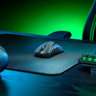Razer - DeathAdder V3 Pro Souris d'esport sans fil ergonomique ultralégère-Jusqu'à 90 heures d'autonomie de la batterie: Dotée d'une batterie plus petite et plus légère offrant une meilleure efficacité énergétique, cette souris d'esport ergonomique sans fil a une autonomie allant jusqu'à 90 heures de jeu en continu et peut être rechargée via Type C