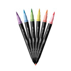 BIC − Intensity à double pointe − 0,7 mm − et pinceau flexible dans des tons pastel assortis − paquet de 6-Adaptée au dessin pour adultes, au coloriage d'aplats ou à la calligraphie, la pointe pinceau permet de varier les épaisseurs de trait