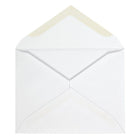 Staples - Enveloppes pour invitations avec rabats gommés, 4 3/8 x 5 3/4 po, 24 lb, blanc, paquet de 250-Rabat pointu avec joint diagonal pour un aspect classique et élégant