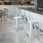 Flash Furniture – Tabouret de comptoir de 24 po avec dossier, pour intérieur, métal vieilli, bleu onirique (ET353424DB)-Le renfort transversal sous le siège offre une stabilité supplémentaire