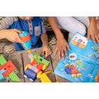 Educational Insights - Seau™ de conception et de construction de forage®-Comprend : Perceuse jouet adaptée aux enfants, 15 boulons colorés, 4 roues, hélice, pelle de bulldozer, godet see-through avec poignée et couvercle de tableau d'activité, et guide. La perceuse nécessite 3 piles AAA (non incluses). Brevet de forage No. D929 837 des États-Unis