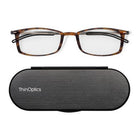 ThinOptics - Lunettes de lecture FrontPage Brooklyn - Force +1,00 - Tortue avec étui noir Milano-Confort : Les lunettes de lecture ThinOptics sont légères comme une plume. Ils s’agrippent avec une légère pression et peuvent être déplacés vers le haut ou vers le bas de votre nez pour un ajustement et un confort optimaux.