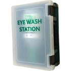 Plum — Poste économique de lavage oculaire et fixation au mur, 500 mL, bouteille saline avec œilleton stérile-Vérification rapide des dates d’expiration et de l’état du produit