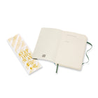 Moleskine – Cahier Classique de Poche – 3,5 po x 5,5 po – Ligné – 96 Feuilles – Vert Myrte – Couverture Souple (629148)-Comprend un ruban marque-page, une bande élastique et une poche arrière intérieure