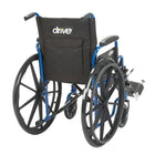 Drive Medical – Fauteuil roulant bleu avec bras rabattables vers l'arrière, siège de 18 po, repose-jambes élévateurs-Revêtement de nylon durable, léger, attrayant et facile à nettoyer