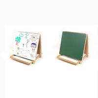 Chevalet de table à double surface Crestline, tableau noir/tableau blanc, 18,5" x 18"-Ce chevalet comporte une surface effaçable à sec blanche d'un côté et un tableau vert au verso