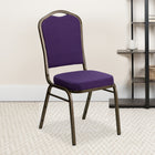 Flash Furniture – Chaise banquet empilable Hercules à dossier couronne avec cadre au fini doré et tissu violet, 4/pqt-Mousse ignifuge CA117