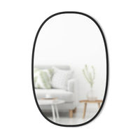 Miroir mural oval Umbra Hub black-La structure robuste et résistante et le caoutchouc de protection antichocs épais (2cm) offrent une solution au design innovant et décontracté.