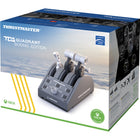 Thrustmaster TCA Quadrant Boeing Edition Uni-TCA Quadrant Boeing Edition comprend la fonction de pilotage automatique emblématique de Boeing pour un contrôle réaliste de l'altitude, de la vitesse et du cap de l'avion.