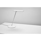 Lampe de travail Humanscale Horizon 2.0-Un contrepoids interne et des rotules en acier réglables permettent au bras unique d'Horizon d'être déplacé sans effort. Le luminaire a une portée impressionnante de 15 ", permettant à la lumière d'être dirigée exactement là où elle est nécessaire.