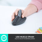 Logitech - Souris sans fil MX Vertical ergonomique - graphite-L'angle vertical unique à 57 degrees de cette souris réduit la pression exercée sur votre poignet, tandis que votre pouce repose confortablement sur l'emplacement prévu à cet effet.