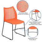 Chaise empilable orange HERCULES à dossier ventilé et à base traîneau enduite de poudre noire avec une capacité de 661 lb-Entretoise transversale avant