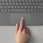 Logitech Combo Touch - Étui-clavier rétroéclairé pour Apple iPad Pro 11 po (1re/2e/3e génération) - Gris Oxford-Clavier détachable et support réglable : retirez le clavier lorsque vous avez fini de taper pour plus de flexibilité et profitez de 50 degrés d'angles de vue réglables